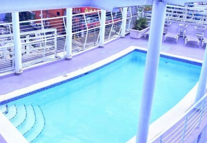 Galería · Piscina al aire libre en la azotea - imagen ilustrativa 2