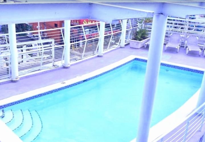 Galería · Piscina al aire libre en la azotea - imagen ilustrativa 3