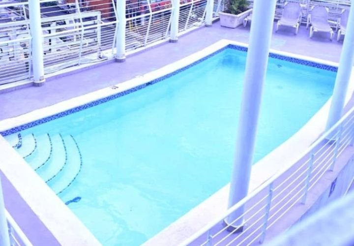 Galería · Piscina al aire libre en la azotea - imagen ilustrativa 4