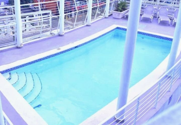 Galería · Piscina al aire libre en la azotea - imagen ilustrativa 7