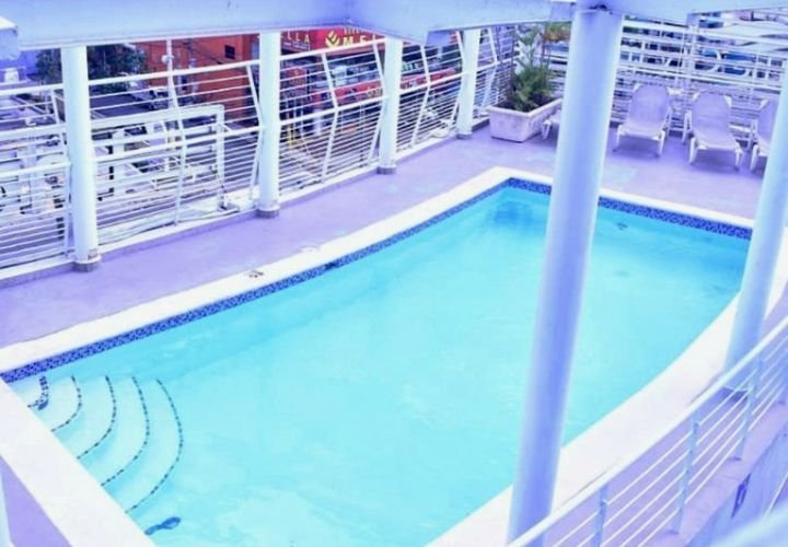 Galería · Piscina al aire libre en la azotea - imagen ilustrativa 10